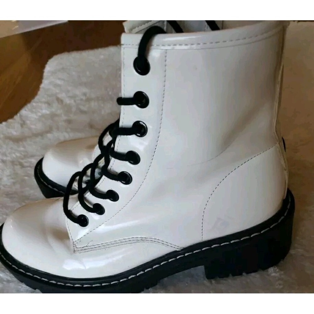 Sz 6M White Combat Boots Side Zipper & Black Laces White Patent Leather EUC